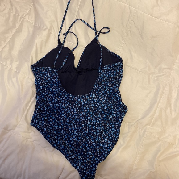 XXL blue floral swimsuit from old navy. NEVER been worn - Picture 2 of 2